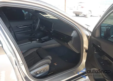 2024 BMW 530 Xi z USA, uszkodzony, nr VIN WBA53FJ09RCS08708